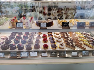 Van Lavino Cafe & Patisserie